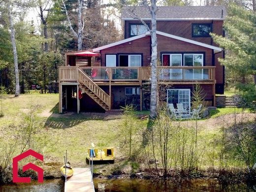 Propriété de campagne à Rivière-Rouge, Laurentides