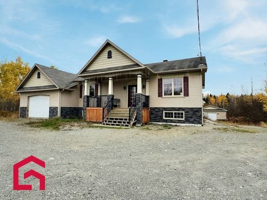 Landhuis in Val-d'Or, Abitibi-Témiscamingue
