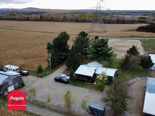 Farm in Saint-Rémi-de-Tingwick, Centre-du-Québec