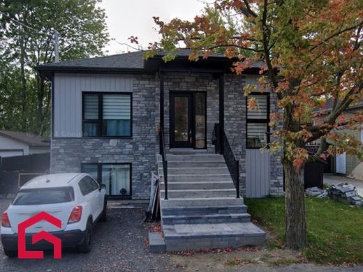 Загородный Дом, Sainte-Marthe-sur-le-Lac, Laurentides