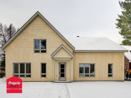 Country House in Sainte-Rose, Laval Region