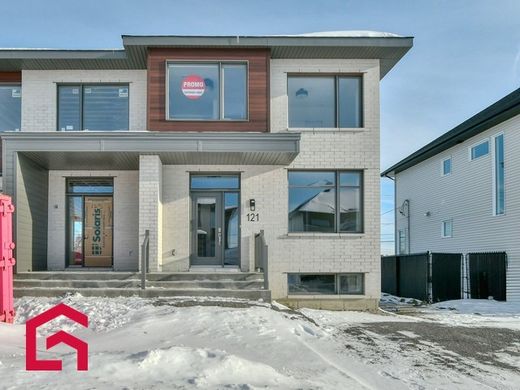 Casale a Saint-Joseph-du-Lac, Laurentides