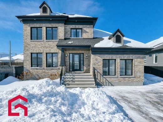 Country House in Sainte-Marthe-sur-le-Lac, Laurentides