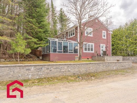 Country House in Saint-Adolphe-d'Howard, Laurentides