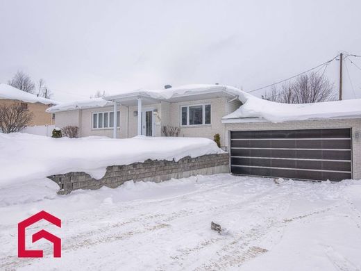 郊区住宅  Val-d'Or, Abitibi-Témiscamingue