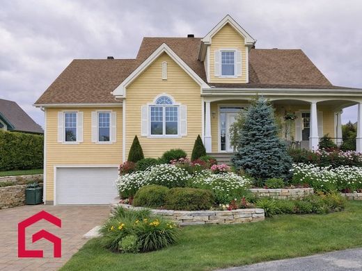 Landsitz in Saint-Sauveur, Laurentides