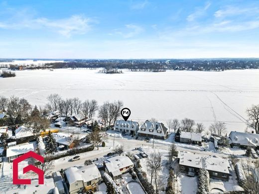 Country House in Saint-Eustache, Laurentides