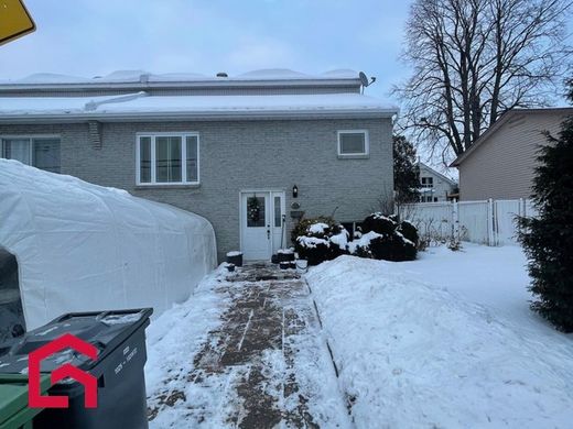 컨트리하우스 / Montréal-Est, City of Montréal