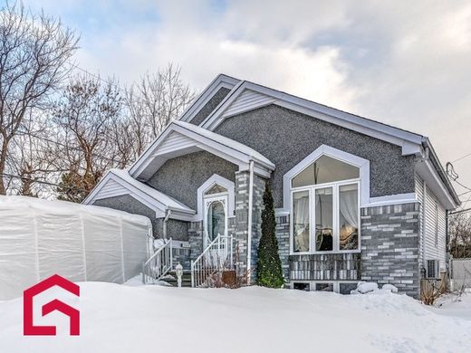 Sainte-Rose, Laval Regionのカントリーハウス