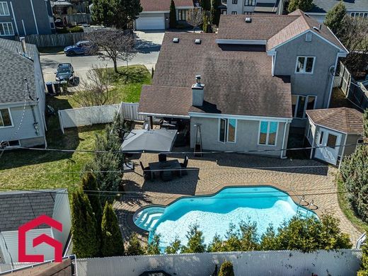Propriété de campagne à Sainte-Rose, Laval Region