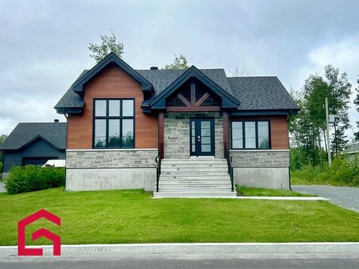 Country House in Val-d'Or, Abitibi-Témiscamingue