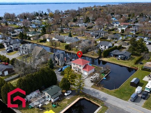 Загородный Дом, Saint-Zotique, Montérégie