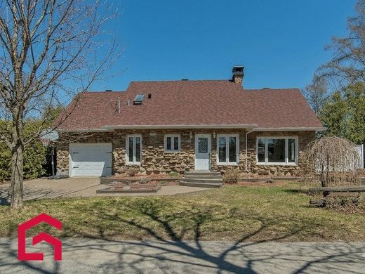 Country House in Bois-des-Filion, Laval Region
