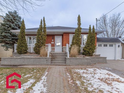 컨트리하우스 / Mercier, Montérégie