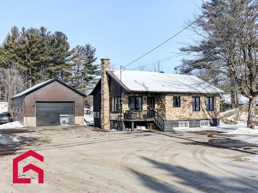 Country House in Sainte-Sophie, Laurentides