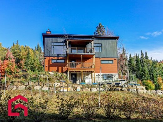 Country House in Lantier, Laurentides