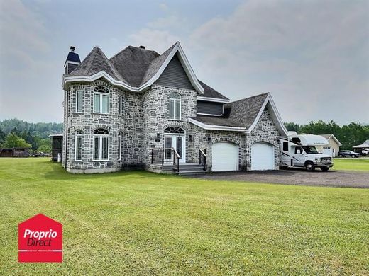 Country House in Labelle, Laurentides