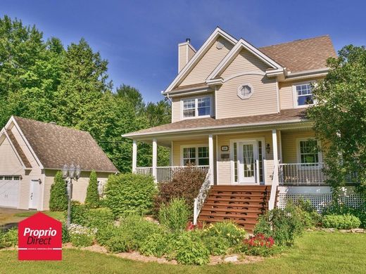 Casa de campo en Saint-Colomban, Laurentides