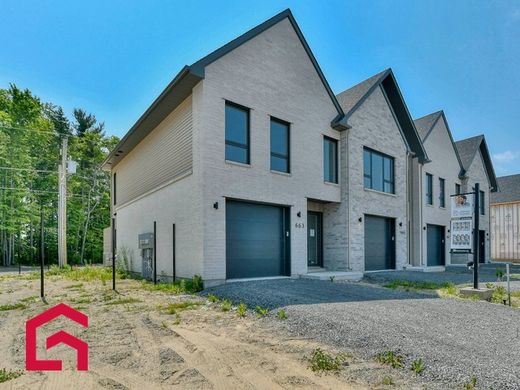 Country House in Saint-Joseph-du-Lac, Laurentides