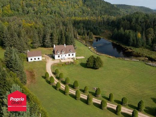 Country House in Lac-Saint-Paul, Laurentides
