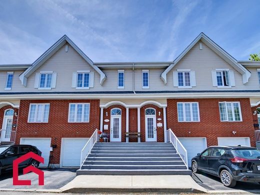 Загородный Дом, Laval-Ouest, Laval Region