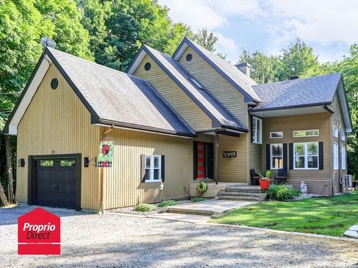 Propriété de campagne à Saint-Hippolyte, Laurentides