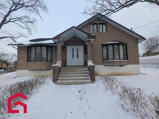 Landsitz in Saint-Léonard, City of Montréal