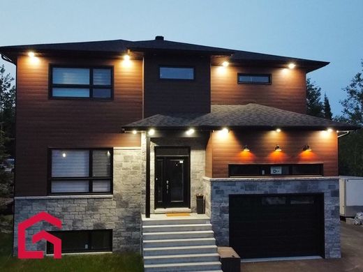 Landhuis in Val-d'Or, Abitibi-Témiscamingue