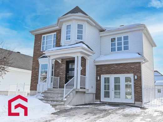 Country House in Sainte-Marthe-sur-le-Lac, Laurentides