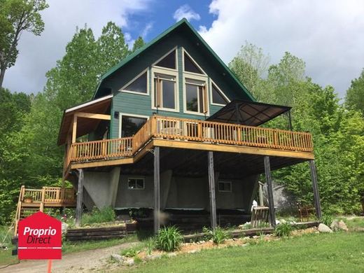Country House in Nominingue, Laurentides