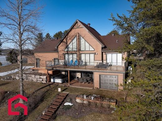 Country House in Lac-Saint-Paul, Laurentides