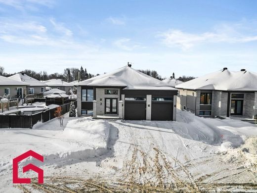 Landsitz in Brownsburg-Chatham, Laurentides