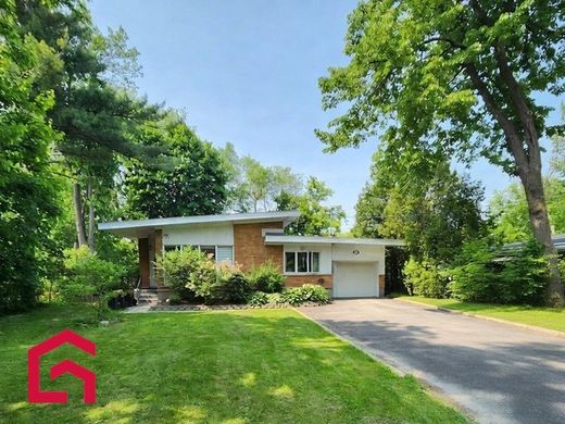Country House in Beaconsfield, City of Montréal