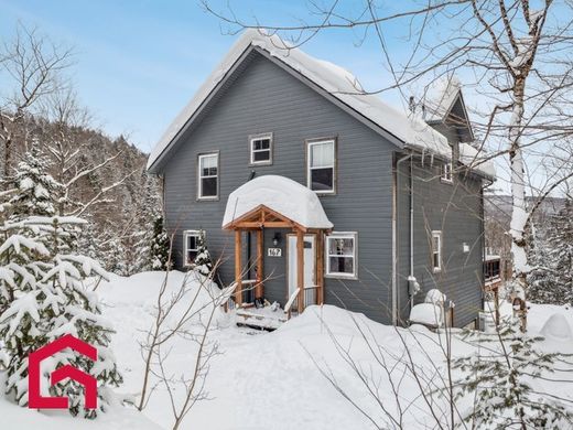 Country House in Saint-Adolphe-d'Howard, Laurentides