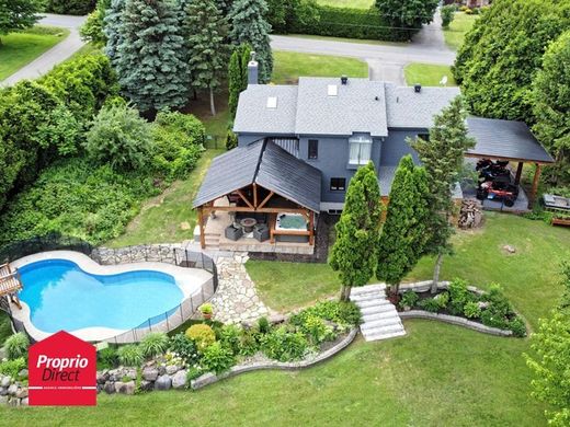 Casa de campo en Saint-Joseph-du-Lac, Laurentides