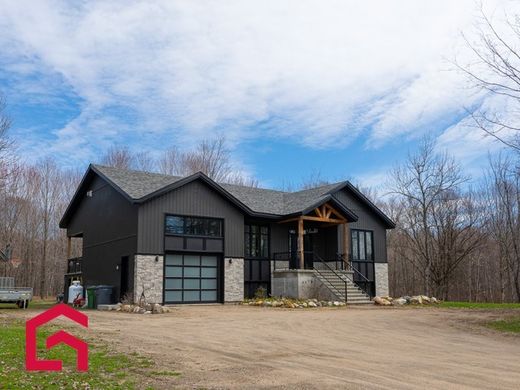 Köy evi Mont-Laurier, Laurentides