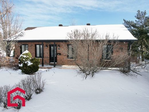 Country House in Mont-Saint-Hilaire, Montérégie