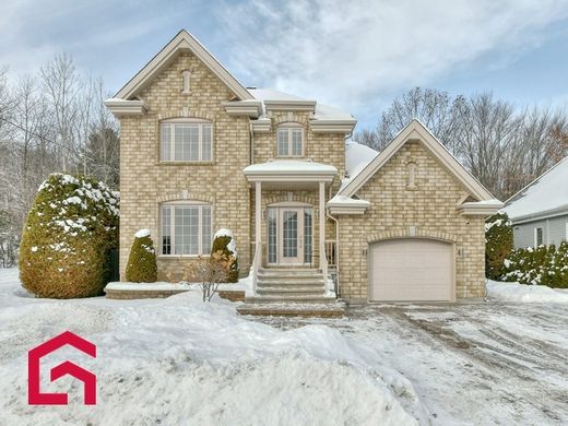 Country House in Sainte-Marthe-sur-le-Lac, Laurentides