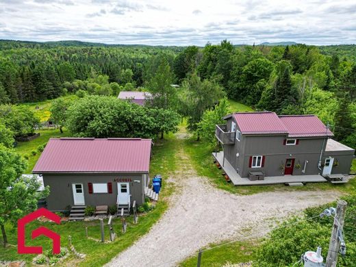 Country House in Saint-Jacques-le-Majeur, Chaudière-Appalaches