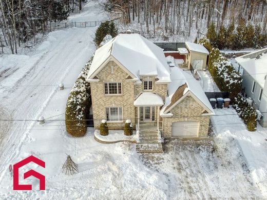 컨트리하우스 / Sainte-Marthe-sur-le-Lac, Laurentides