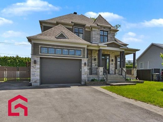 Country House in Sainte-Marthe-sur-le-Lac, Laurentides