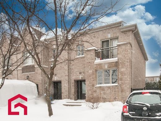 Brossard, Montérégieのカントリーハウス