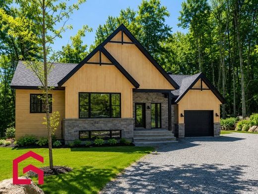 Country House in Sainte-Sophie, Laurentides