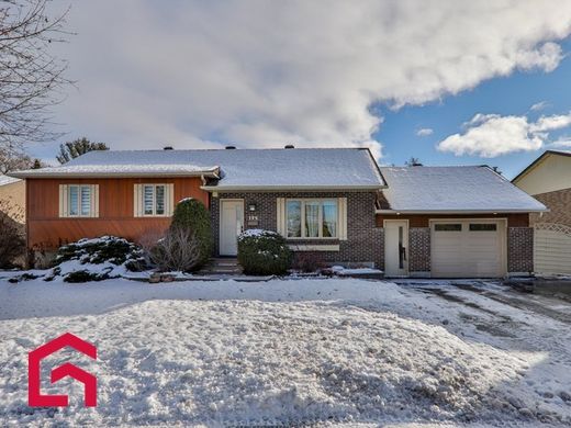 Country House in Saint-Eustache, Laurentides