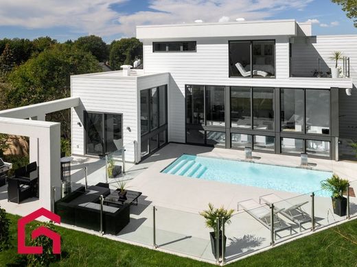 Country House in Mont-Saint-Hilaire, Montérégie