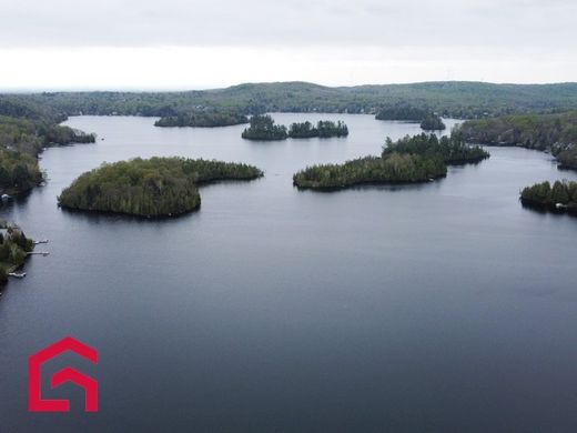 Landsitz in Saint-Hippolyte, Laurentides