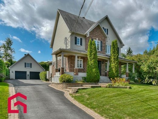 Country House in Saint-Joseph-du-Lac, Laurentides