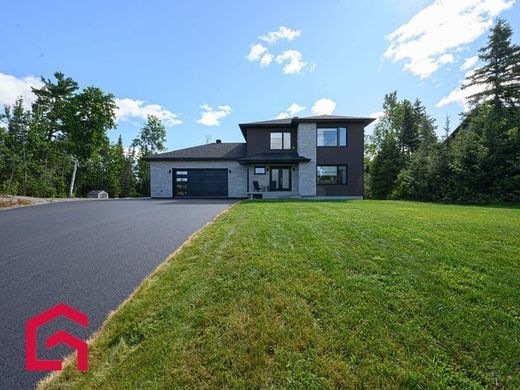 Landhuis in Val-d'Or, Abitibi-Témiscamingue