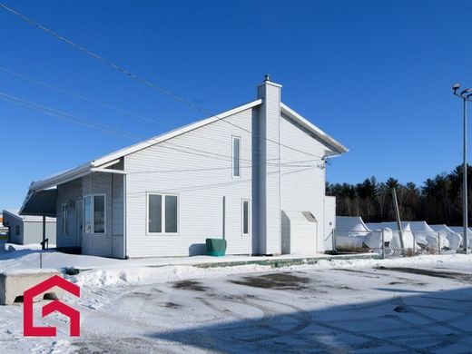 Casa de campo en Notre-Dame-des-Prairies, Lanaudière