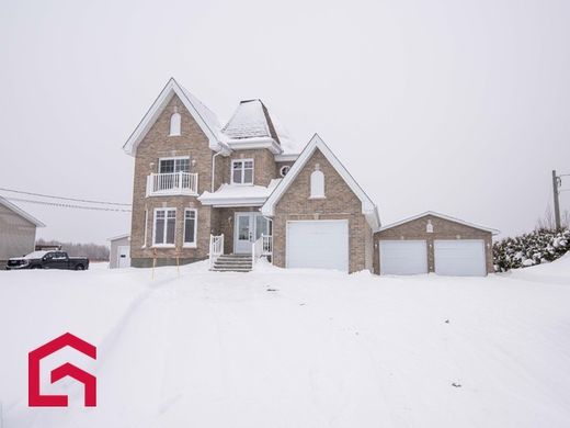 Загородный Дом, Val-d'Or, Abitibi-Témiscamingue